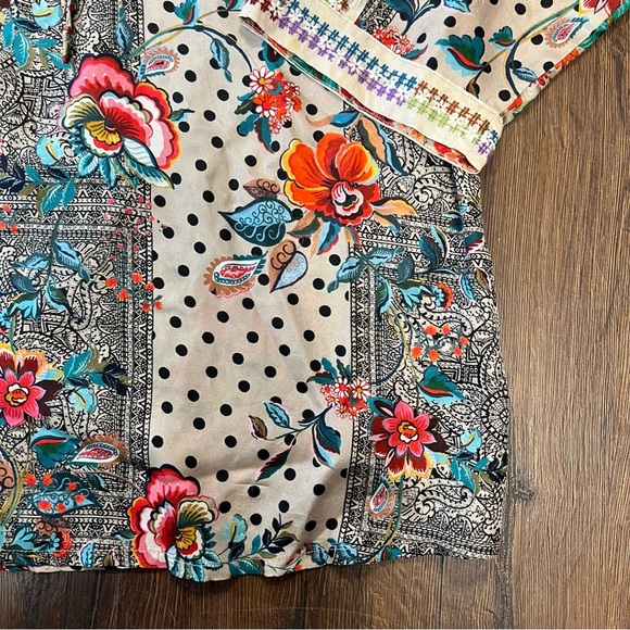 Johnny Was Forever Giselle 100% Silk Embroidered Floral Women's Top Blouse SZ LG - Picture 6 of 8